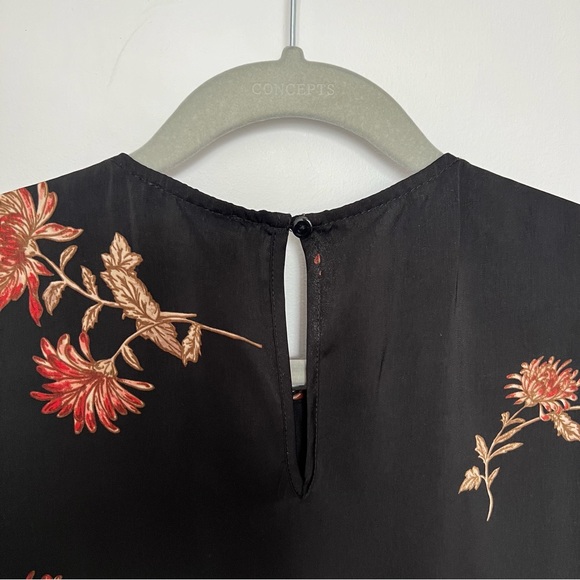 Dynamite Floral Blouse - Picture 3 of 6